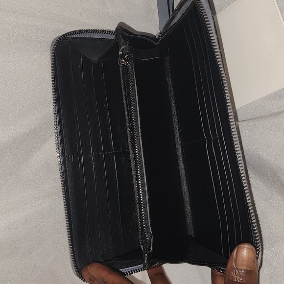 SOLD. Valentino garavani long zipper wallet - Picture 8 of 9